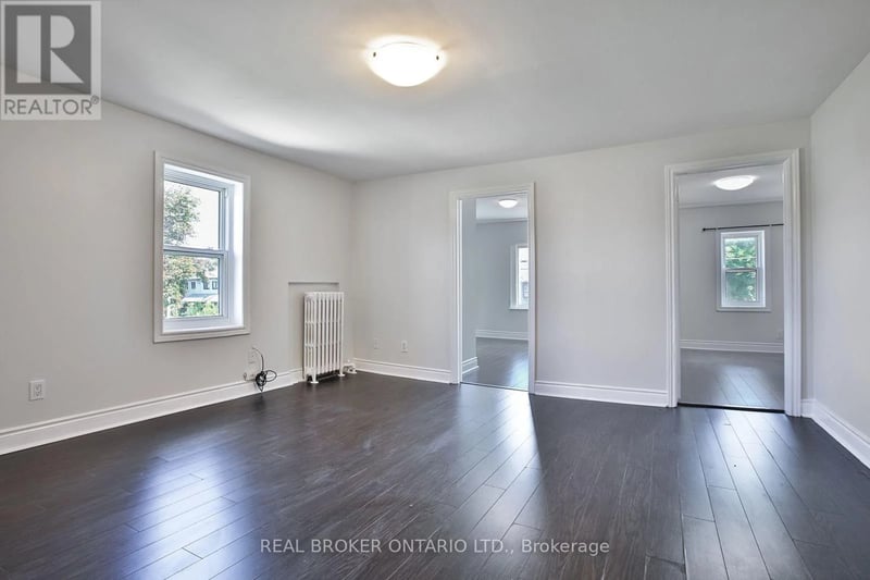 252 Sixth Street, Toronto (New Toronto), Ontario, M8V3A7, Toronto (New Toronto), Ontario — photo 1 of 5