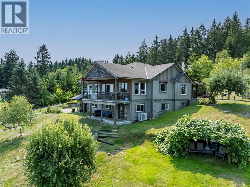 5763 Island Highway South, Union Bay, British Columbia, V0R3B0, Union Bay, British Columbia — photo 1 of 5