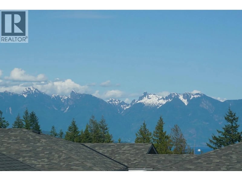 #3 728 GIBSONS Way, Gibsons, British Columbia, V0N1V9, Gibsons, British Columbia — photo 1 of 5