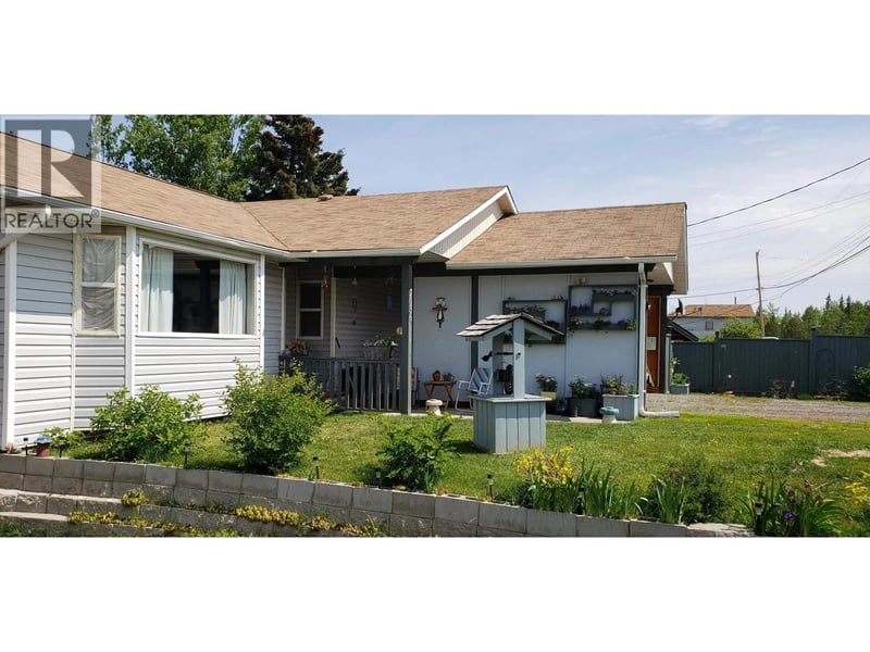 7036 93 MILE FRONTAGE Road, 100 Mile House, British Columbia, V0K2E2, 100 Mile House, British Columbia — photo 1 of 5