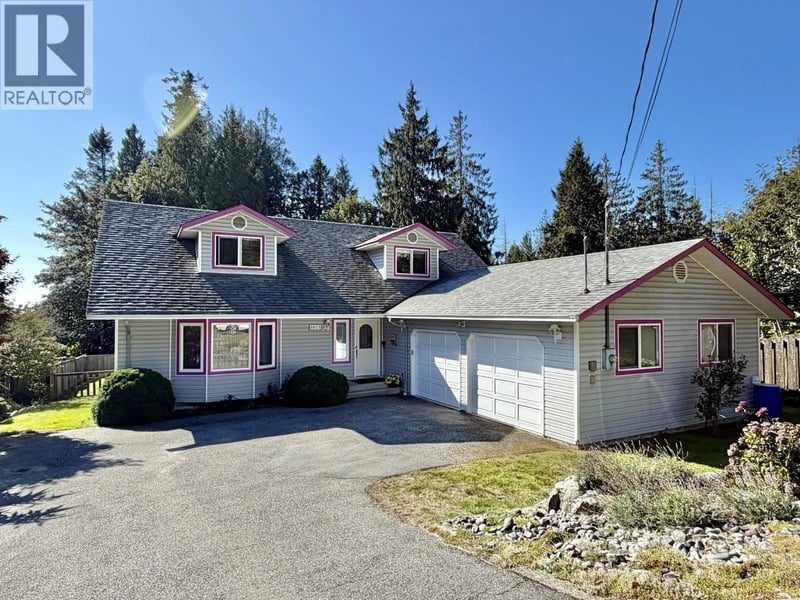 1073 GRANDVIEW Road, Gibsons, British Columbia, V0N1V3, Gibsons, British Columbia — photo 1 of 5