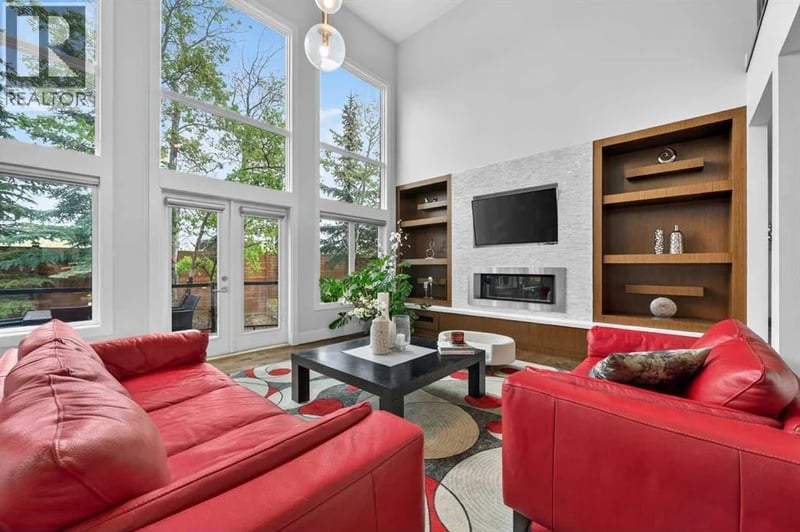 168 Posthill Drive Southwest, Calgary, Alberta, T3H0J1, Calgary, Alberta — photo 1 of 5