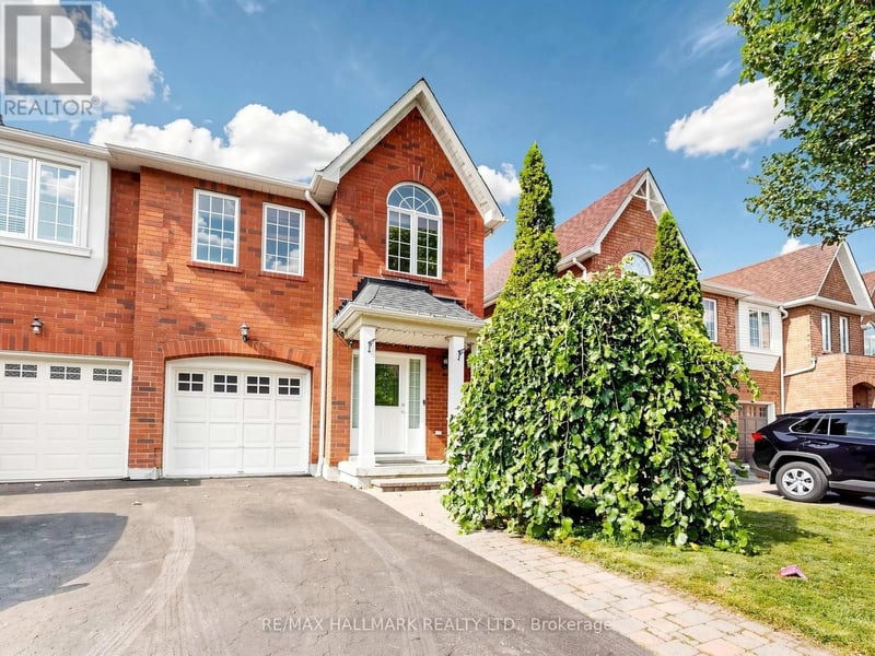 12 Stokely Crescent, Whitby (Downtown Whitby), Ontario, L1N9S8, Whitby (Downtown Whitby), Ontario — photo 1 of 5