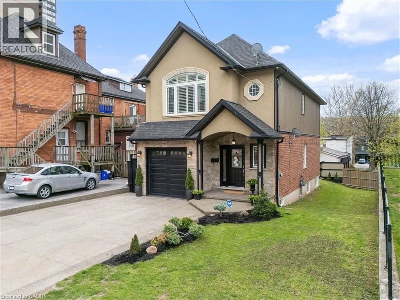 199 HUNTER Street West, Hamilton, Ontario, L8P1R7, Hamilton, Ontario — photo 1 of 5