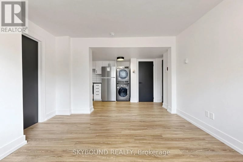 #B 139 Wineva Avenue, Toronto (The Beaches), Ontario, M4E2T3, Toronto (The Beaches), Ontario — photo 1 of 5