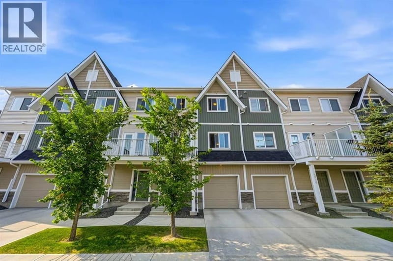 32 Red Embers Parade Northeast, Calgary, Alberta, T3N1P7, Calgary, Alberta — photo 1 of 5