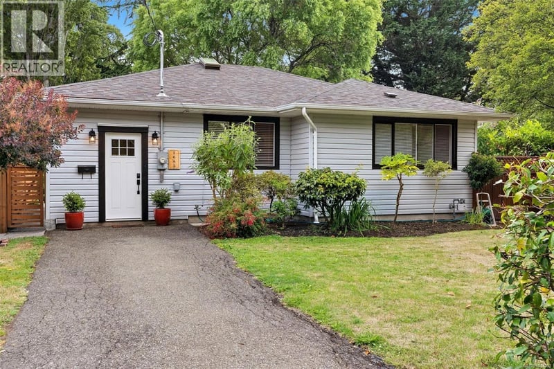 1685 Midgard Avenue, Saanich, British Columbia, V8P2Y4, Saanich, British Columbia — photo 1 of 5