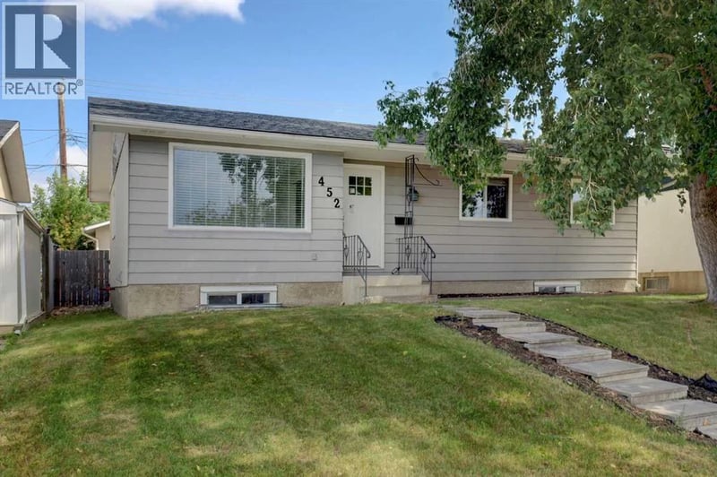 452 Queen Alexandra Way Southeast, Calgary, Alberta, T2J3P1, Calgary, Alberta — photo 1 of 5