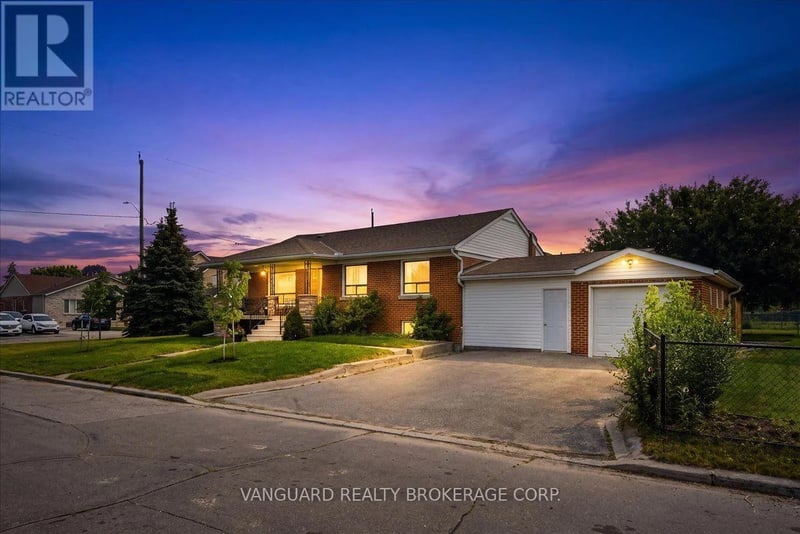 39 Camborne Avenue, Toronto (Downsview-Roding-CFB), Ontario, M3M2P9, Toronto (Downsview-Roding-CFB), Ontario — photo 1 of 5