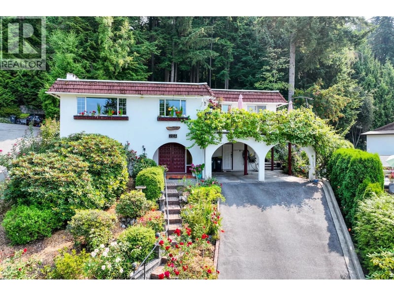704 MAURELLE Court, North Vancouver, British Columbia, V7R2M1, North Vancouver, British Columbia — photo 1 of 5