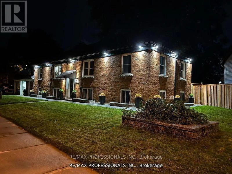 #2 284 Gledhill Avenue West, Toronto (Woodbine-Lumsden), Ontario, M4C4L1, Toronto (Woodbine-Lumsden), Ontario — photo 1 of 5