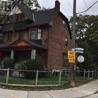 #Main #1 2352 Queen Street East, Toronto (The Beaches), Ontario, M4E1G9, Toronto (The Beaches), Ontario — photo 1 of 5