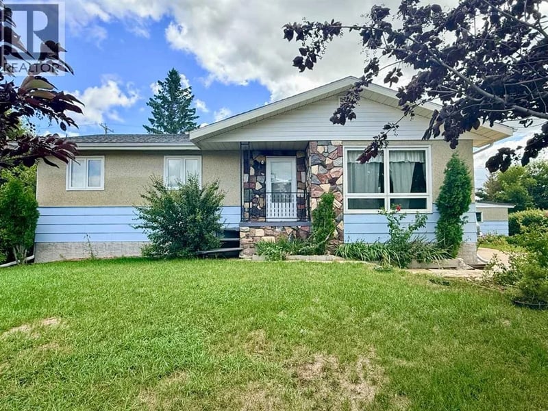 215 14 Street, Wainwright, Alberta, T9W1G4, Wainwright, Alberta — photo 1 of 5