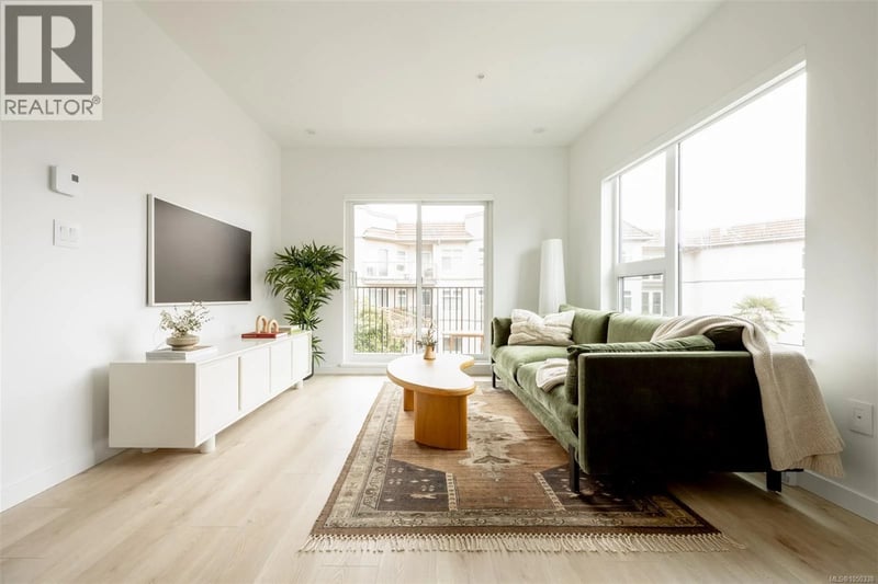 #205 1075 Tillicum Road, Esquimalt, British Columbia, V9A2A4, Esquimalt, British Columbia — photo 1 of 5