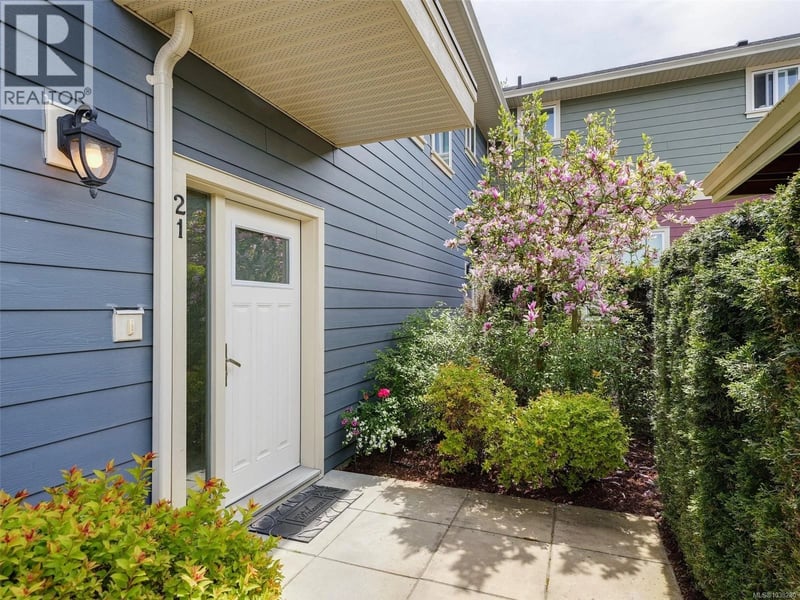 #21 1515 Keating Cross Road, Central Saanich, British Columbia, V8M1W9, Central Saanich, British Columbia — photo 1 of 5