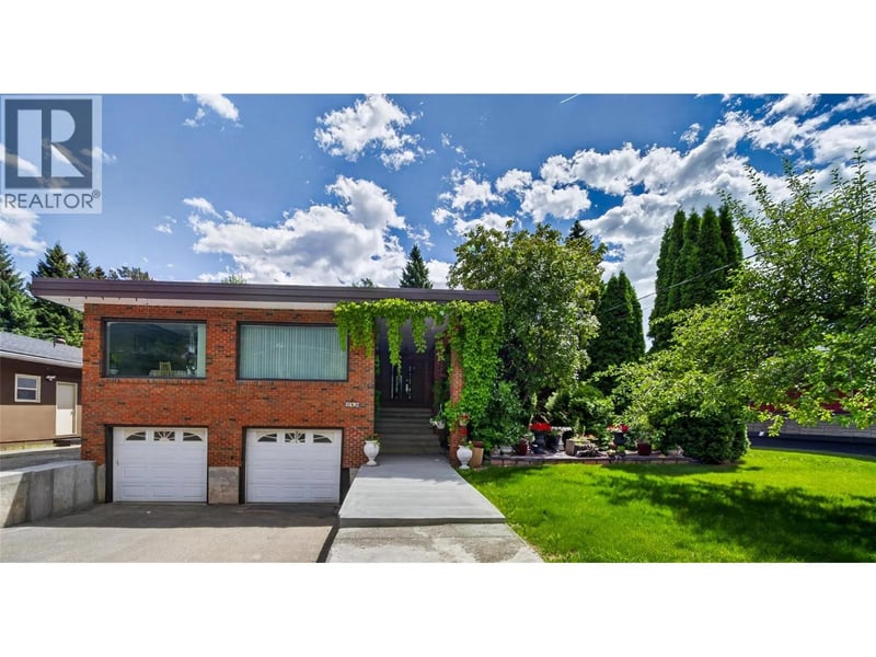 1698 McKenzie Road, Fernie, British Columbia, V0B1M5, Fernie, British Columbia — photo 1 of 5