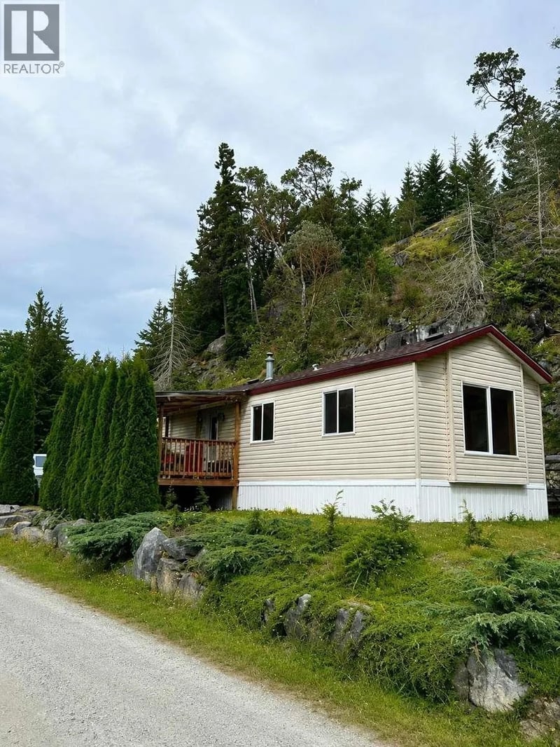 #15 7668 SUNSHINE COAST Highway, Halfmoon Bay, British Columbia, V7Z1H3, Halfmoon Bay, British Columbia — photo 1 of 5