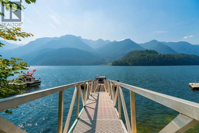 29 CROKER Island, North Vancouver, British Columbia, V0V0V0, North Vancouver, British Columbia — photo 1 of 5