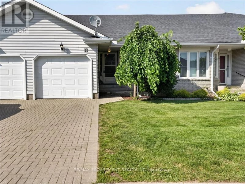 11 Garden Drive, West Lincoln (Smithville), Ontario, L0R2A0, West Lincoln (Smithville), Ontario — photo 1 of 5