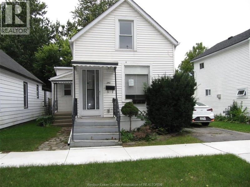 240 George St, Amherstburg, Ontario, N9V2E9, Amherstburg, Ontario — photo 1 of 5