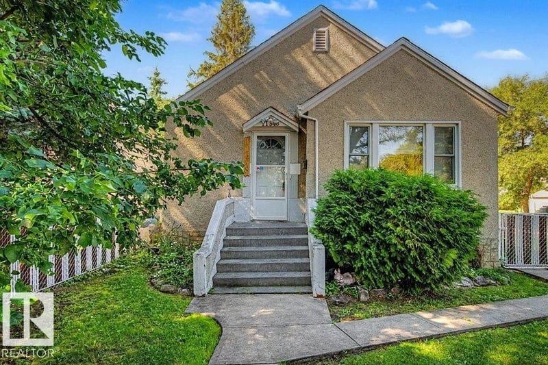 11348 85 ST NW, Edmonton, Alberta, T5B3C8, Edmonton, Alberta — photo 1 of 5