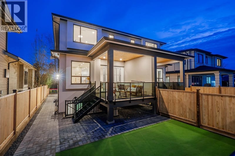 #2 4557 PARKER Street, Burnaby, British Columbia, V5C3E1, Burnaby, British Columbia — photo 1 of 5