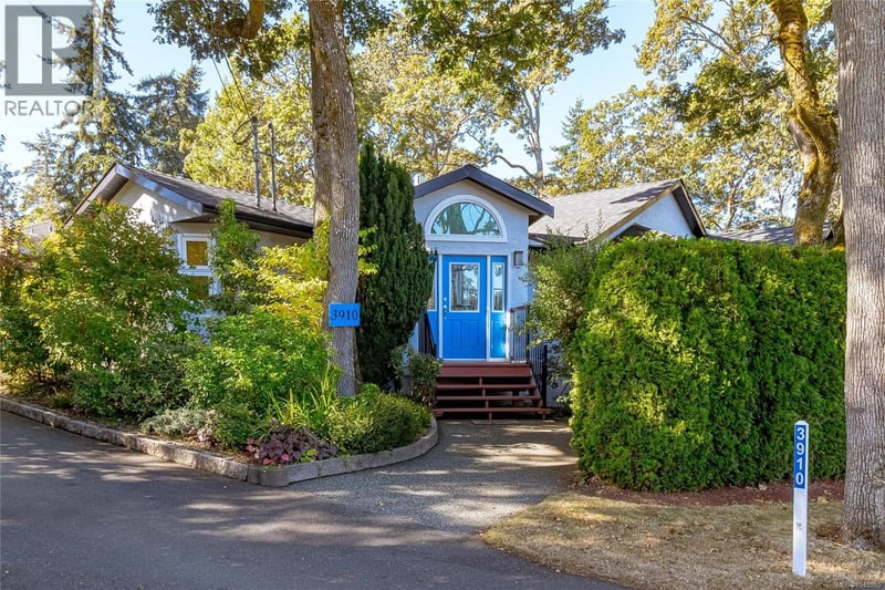 3910 Cedar Hill Cross Road, Saanich, British Columbia, V8P2N2, Saanich, British Columbia — photo 1 of 5