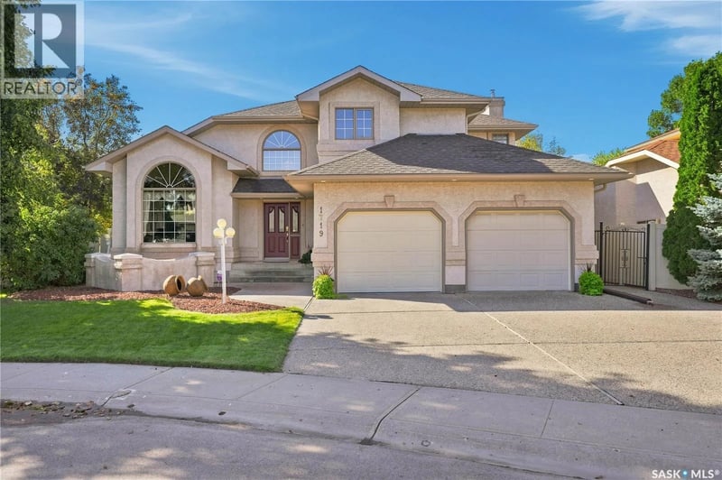 1719 Clive BAY E, Regina, Saskatchewan, S4V2R8, Regina, Saskatchewan — photo 1 of 5