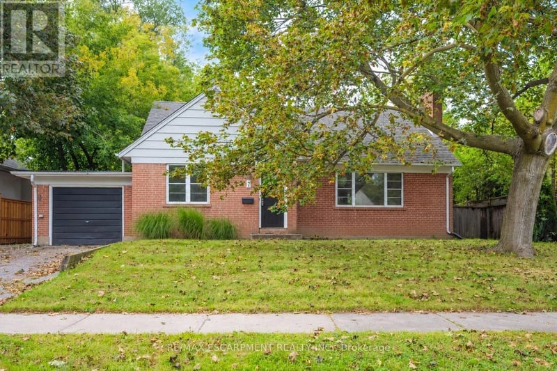 7 Washington Avenue, Oakville (CO Central), Ontario, L6K1W5, Oakville (CO Central), Ontario — photo 1 of 5