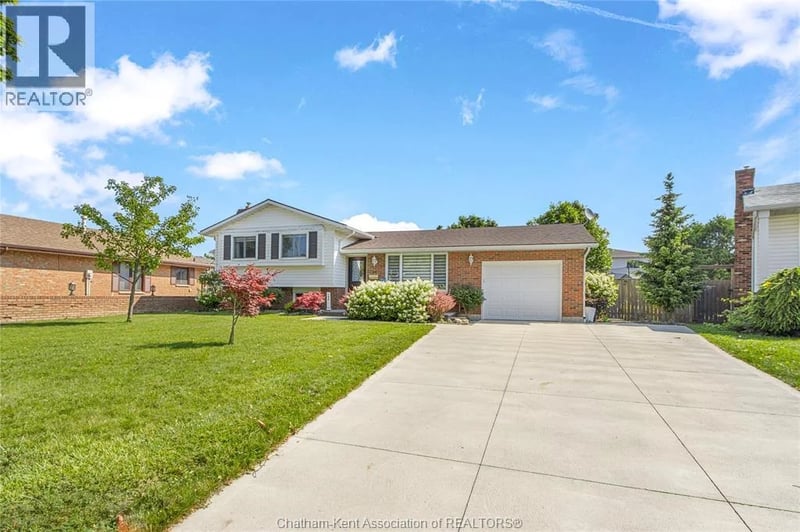 100 ARGYLE Crescent, Chatham, Ontario, N7L4T8, Chatham, Ontario — photo 1 of 5