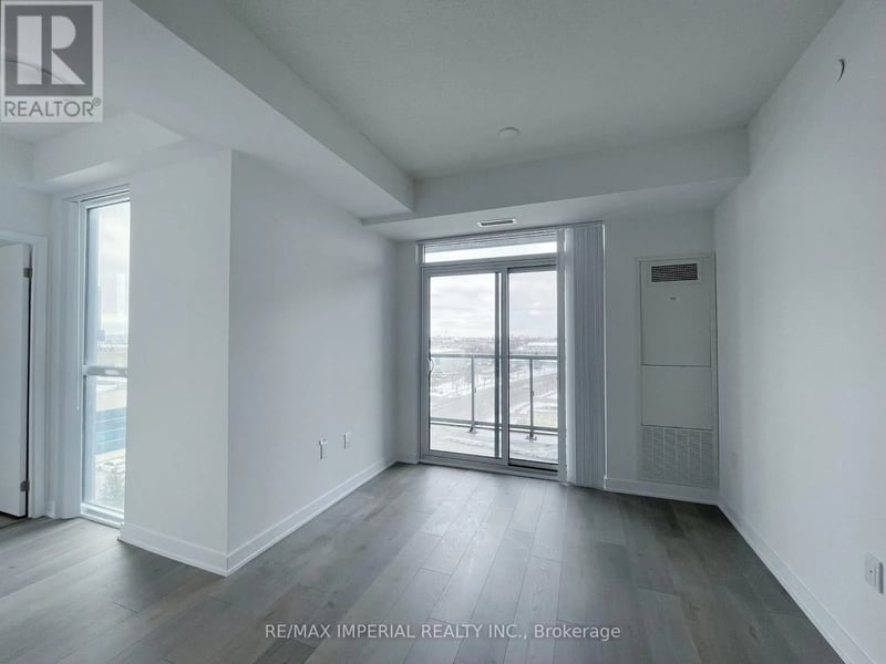 #616 38 Honeycrisp Crescent, Vaughan (Vaughan Corporate Centre), Ontario, L4K0M7, Vaughan (Vaughan Corporate Centre), Ontario — photo 1 of 5