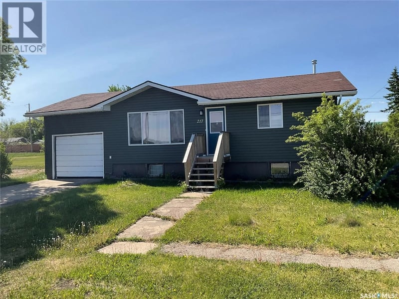 217 3rd STREET N, Wakaw, Saskatchewan, S0K4P0, Wakaw, Saskatchewan — photo 1 of 5