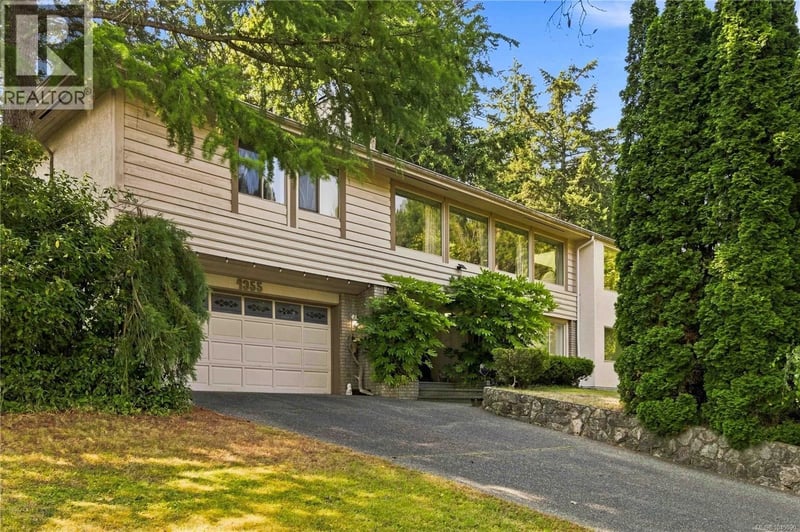 4355 Emily Carr Drive, Saanich, British Columbia, V8X5E3, Saanich, British Columbia — photo 1 of 5