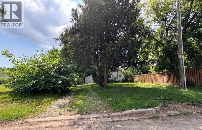 8 Siskind Court, Chatham, Ontario, N7L5A1, Chatham, Ontario — photo 1 of 5