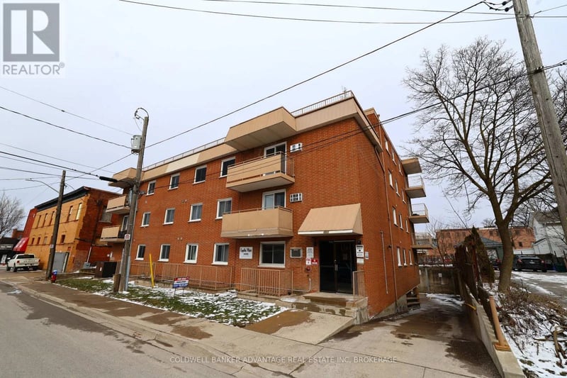 #102 4692 CRYSLER Avenue, Niagara Falls (Downtown), Ontario, L2E3V8, Niagara Falls (Downtown), Ontario — photo 1 of 5