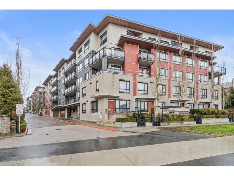 #311 13919 FRASER Highway, Surrey, British Columbia, V3T4E6, Surrey, British Columbia