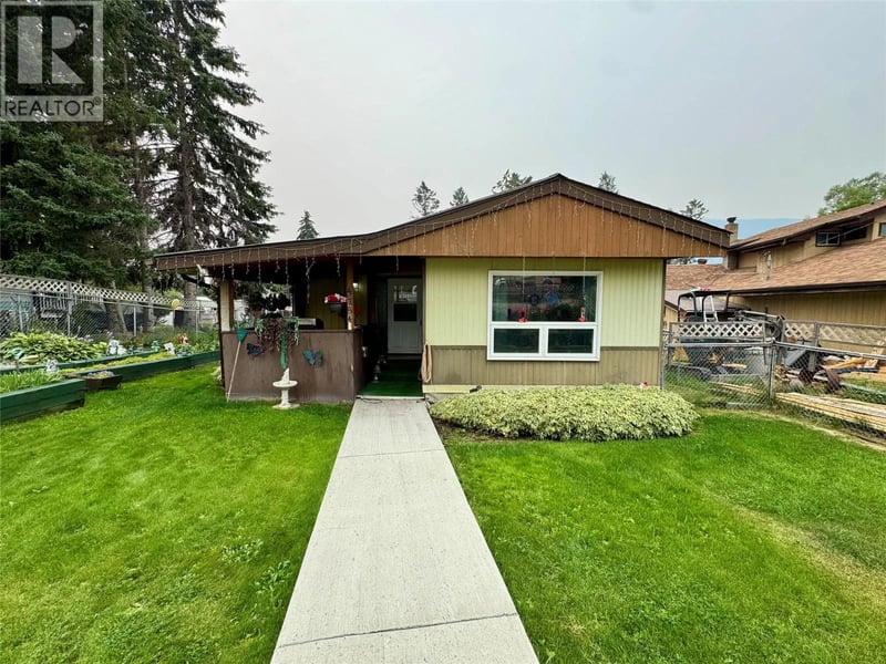 4784 Selkirk Avenue, Edgewater, British Columbia, V0A1E0, Edgewater, British Columbia — photo 1 of 5