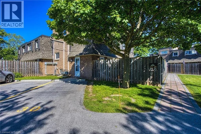 #404 7 VIKING Court, Grimsby, Ontario, L3M3T8, Grimsby, Ontario — photo 1 of 5