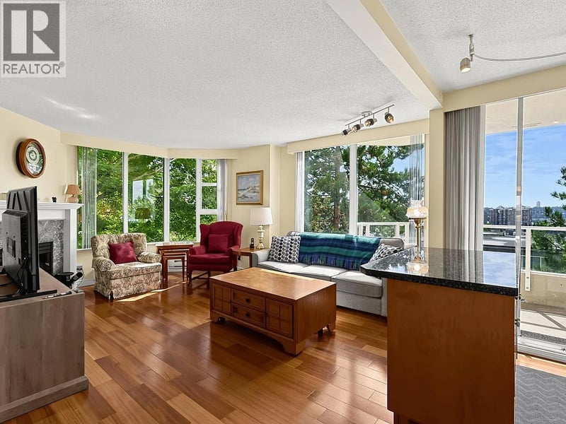 #303 412 TWELFTH Street, New Westminster, British Columbia, V3M6R2, New Westminster, British Columbia — photo 1 of 5