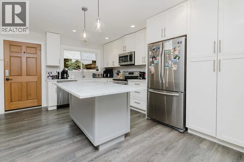 841 NORTH Road, Gibsons, British Columbia, V0N1V9, Gibsons, British Columbia — photo 1 of 5