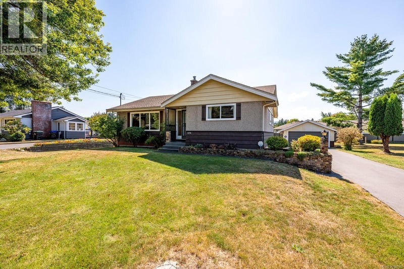 1775 Willemar Avenue, Courtenay, British Columbia, V9N3M5, Courtenay, British Columbia — photo 1 of 5