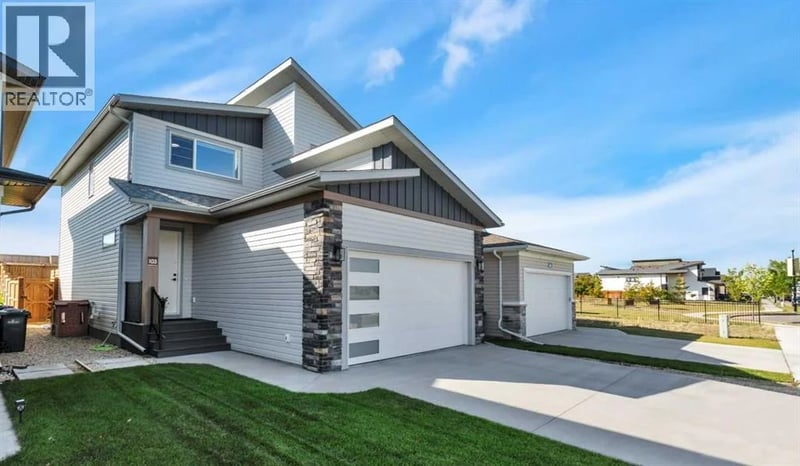 103 Crestview Boulevard, Sylvan Lake, Alberta, T4S0V8, Sylvan Lake, Alberta — photo 1 of 5