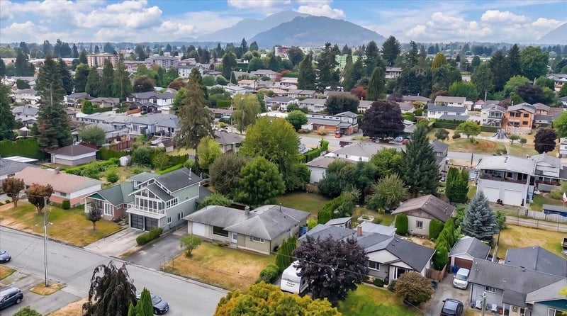 9647 WINDSOR Street, Chilliwack, British Columbia, V2P6C3, Chilliwack, British Columbia — photo 1 of 5