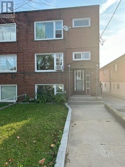 #1 53 Kirknewton Road, Toronto (Caledonia-Fairbank), Ontario, M6E3X9, Toronto (Caledonia-Fairbank), Ontario — photo 1 of 5