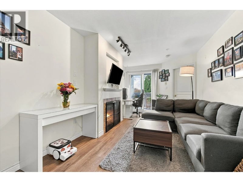 #323 760 KINGSWAY, Vancouver, British Columbia, V5V3C1, Vancouver, British Columbia — photo 1 of 5