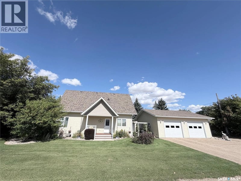 210 King STREET, Elbow, Saskatchewan, S0H1J0, Elbow, Saskatchewan — photo 1 of 5