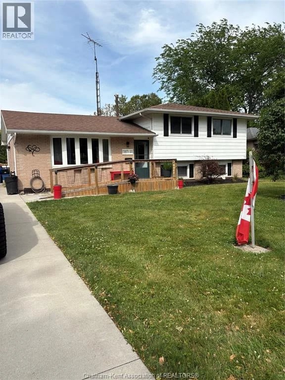 46 OTTAWA Drive, Chatham, Ontario, N7L2J6, Chatham, Ontario — photo 1 of 5