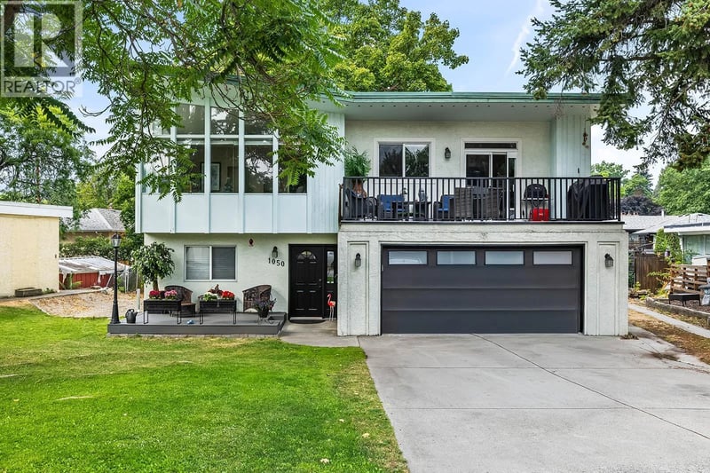 1050 Pinecrest Lane, Kelowna, British Columbia, V1Y4L3, Kelowna, British Columbia — photo 1 of 5