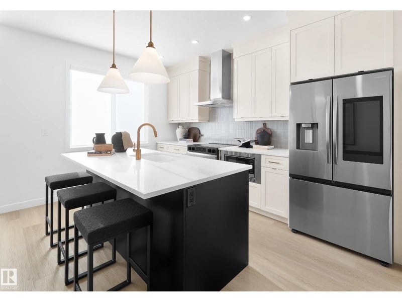 5636 Hawthorn WY SW, Edmonton, Alberta, T6X3K7, Edmonton, Alberta — photo 1 of 5