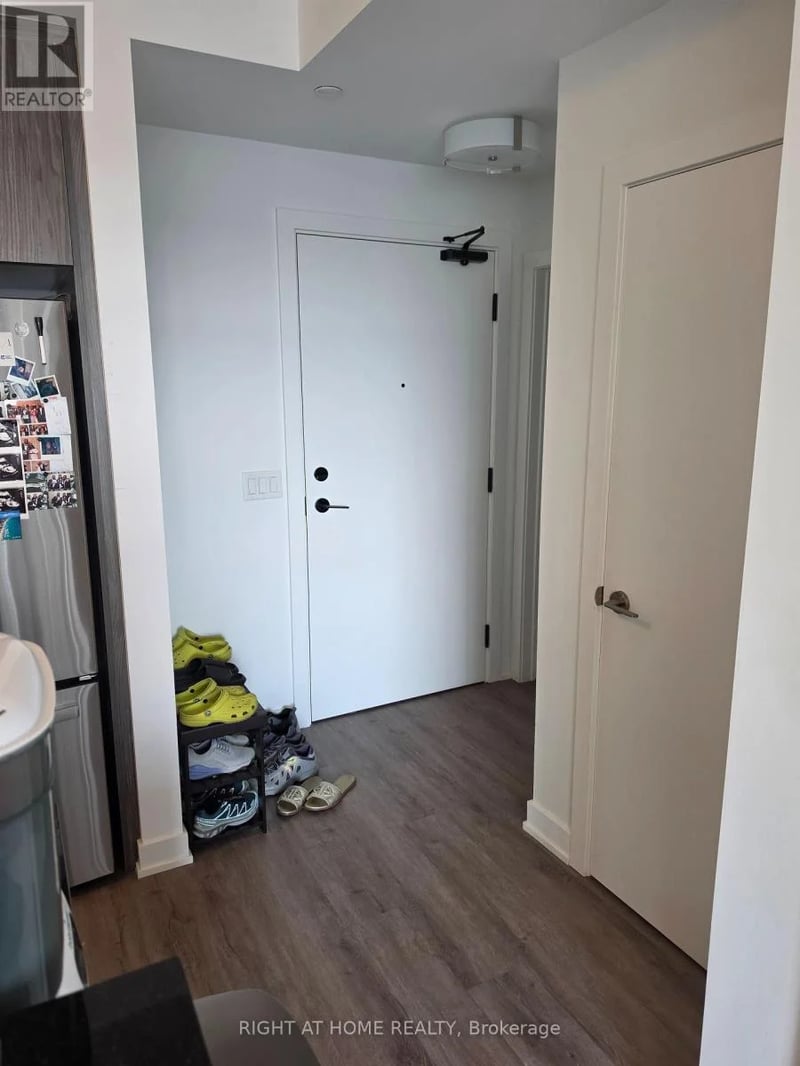 #405 600 North Service Road, Hamilton (Lakeshore), Ontario, L8E0L2, Hamilton (Lakeshore), Ontario — photo 1 of 5